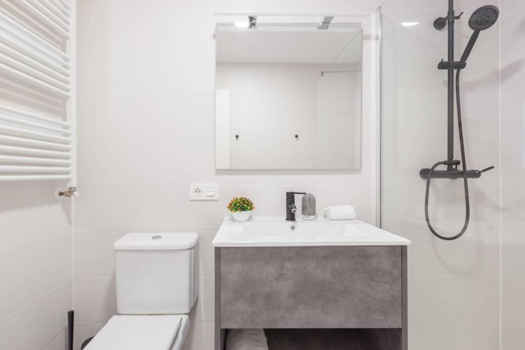 New Gorgeous Central Apartment - Beachfront - 3 Bd 산세바스티안 외부 사진