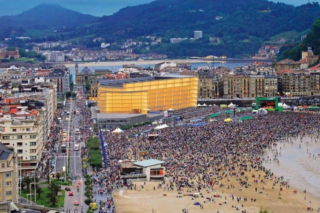 New Gorgeous Central Apartment - Beachfront - 3 Bd 산세바스티안 외부 사진